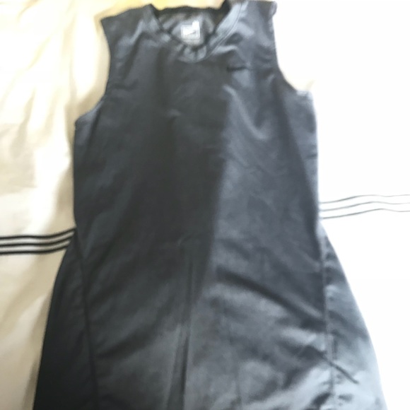 Nike workout top dry fit. - Picture 2 of 5